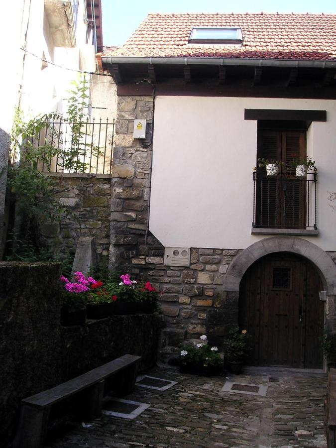 Pedroixko Etxea Apartment Uztarroz Bagian luar foto